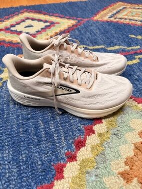 Brooks Launch 11 Womens Sz 10 B Athletic Almond Pinkish Color Everyday Sneakers